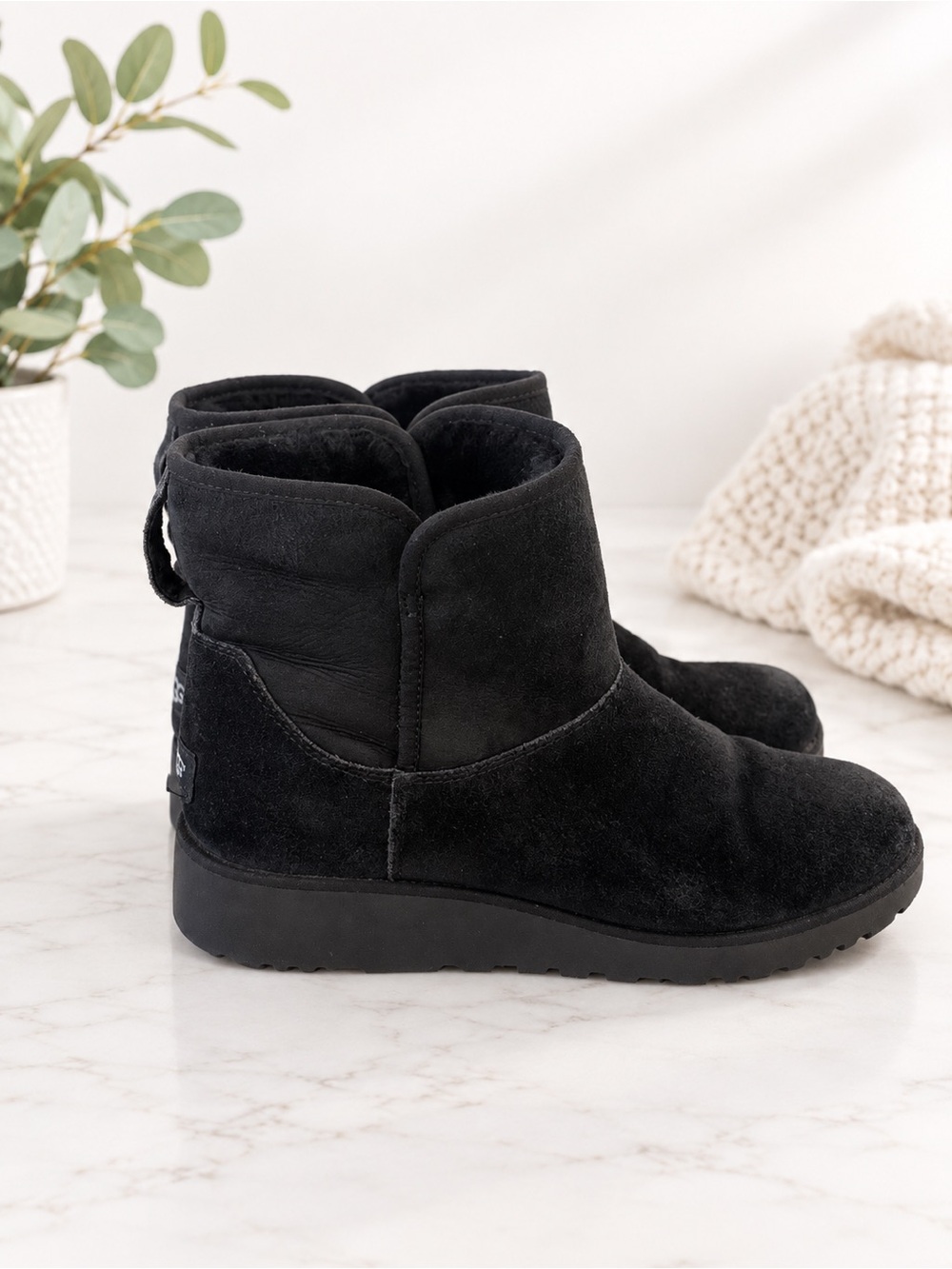 UGG Women Black Suede Shearling Lined Ankle Boots Size 8.5